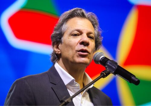 Haddad chama Sabesp de ‘Enel da água’, mas fala em averiguar cláusulas antes de defender reestatização