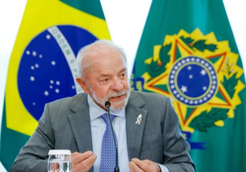 Lula diz a governador interino do Rio que ele deve 'trabalhar para prender ladrões e milicianos'