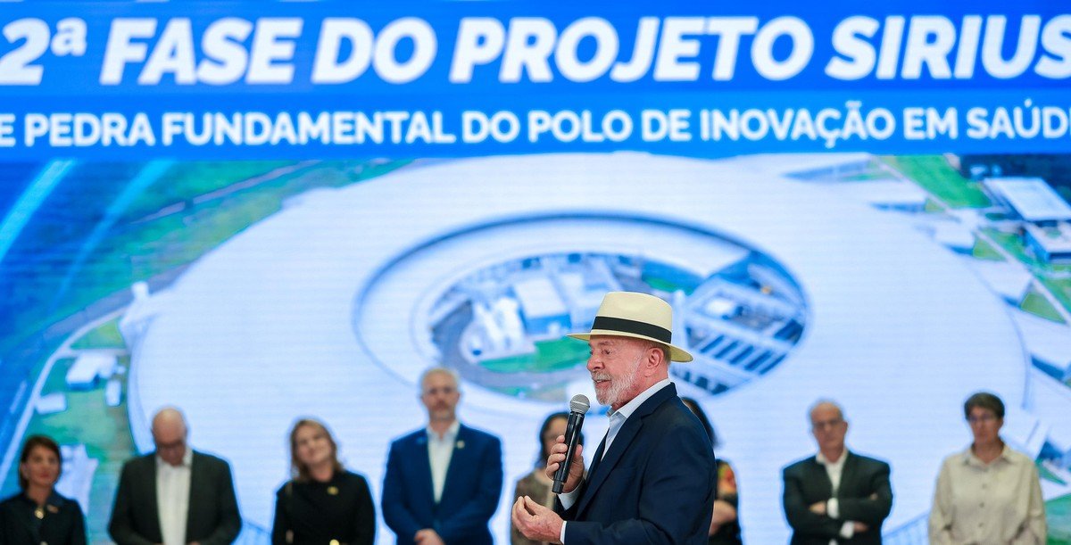 Lula volta a falar em terras raras e manda recados à oposição