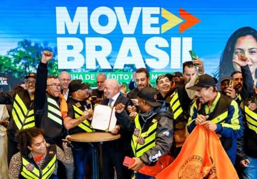 Linha de crédito de R$ 30 bi para motoristas de app e taxistas terá juros menores para mulheres