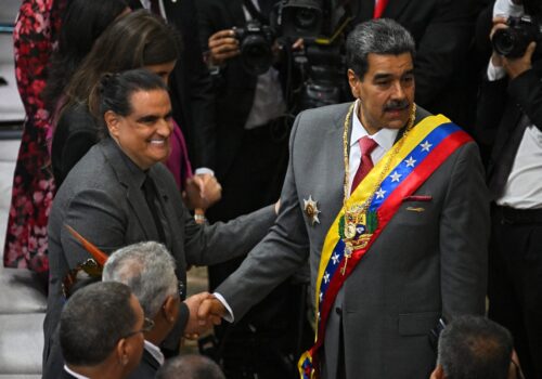 Venezuela deporta para os EUA empresário acusado de ser testa de ferro de Maduro