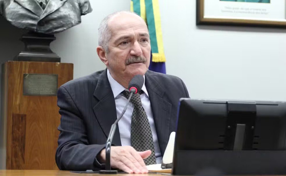 Aldo Rebelo afirma que continua sendo candidato à presidência após processo de expulsão do partido