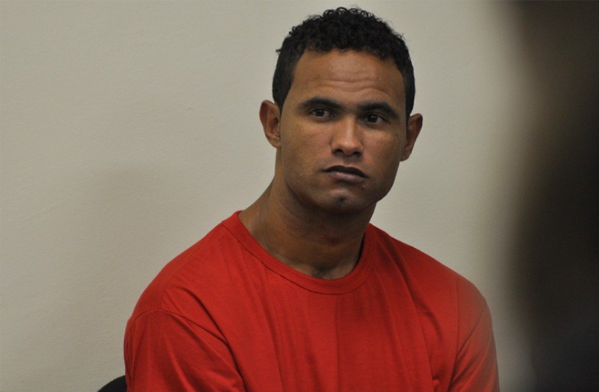 Ex-goleiro Bruno é transferido para presídio de Bangu, no Rio