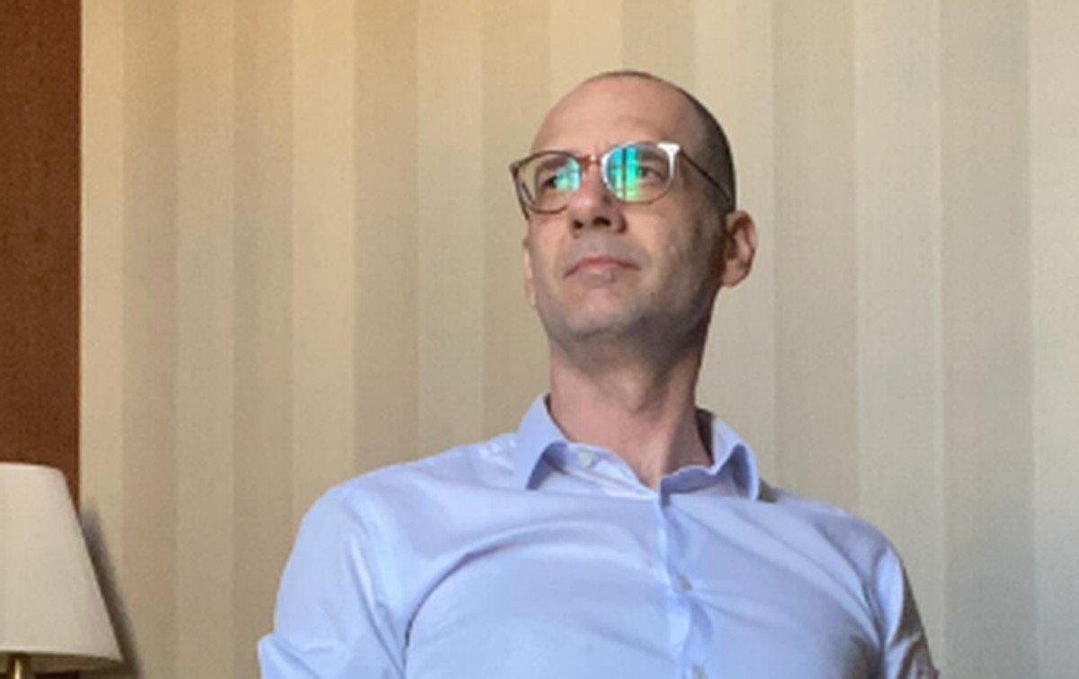 João Paulo Charleaux lança novo livro e reflete que 'ausência de guerra nem sempre é paz'