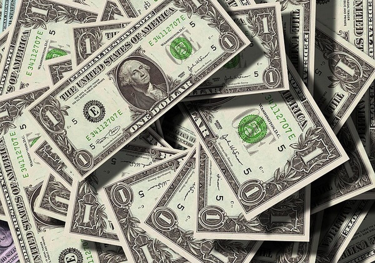 Dólar cai, mas brasileiros ainda não sentem redução nos preços de importados