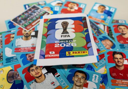 Internautas reclamam de atraso na entrega para o álbum da Copa