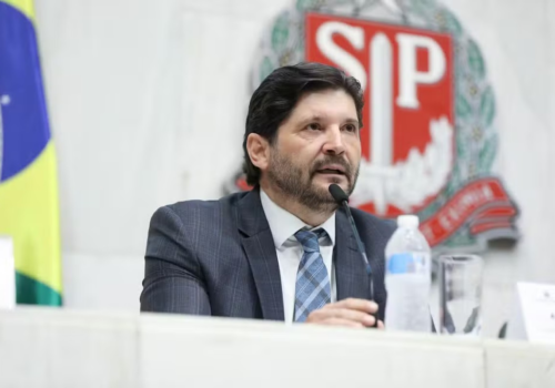 André do Prado minimiza pedido da PGR por condenação de Eduardo Bolsonaro