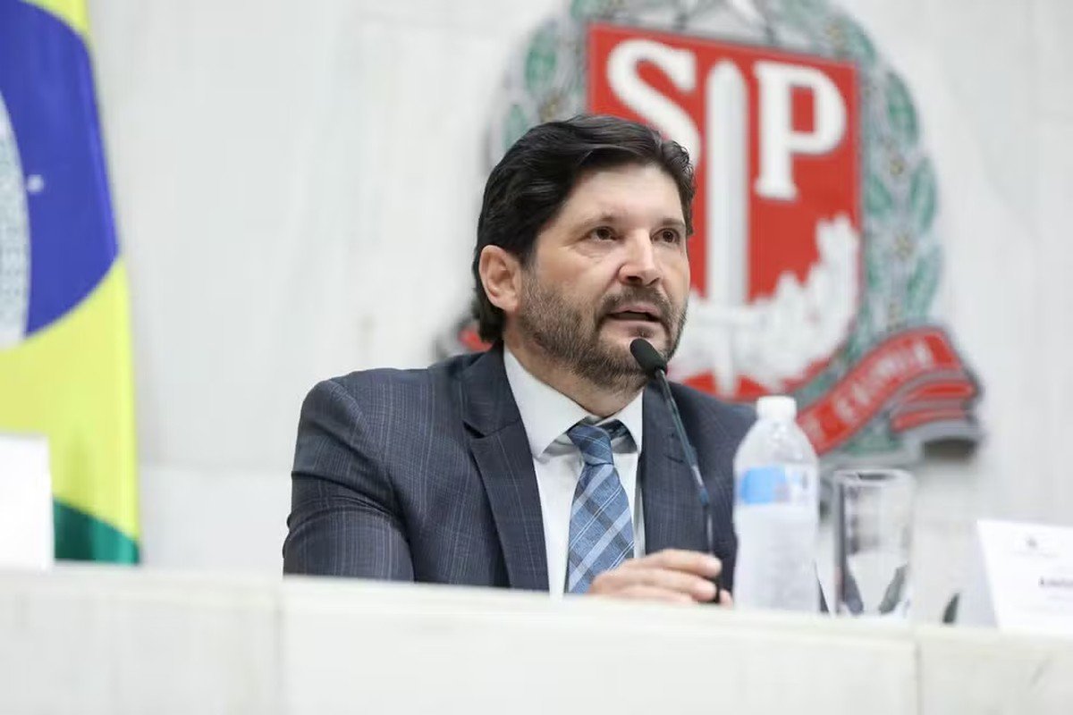André do Prado minimiza pedido da PGR por condenação de Eduardo Bolsonaro