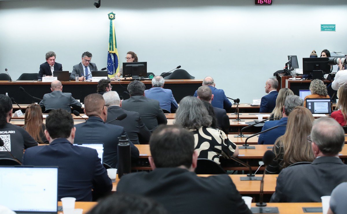 Em comissão, empresários criticam debate sobre fim da escala 6x1 e falam em discussão 'açodada'