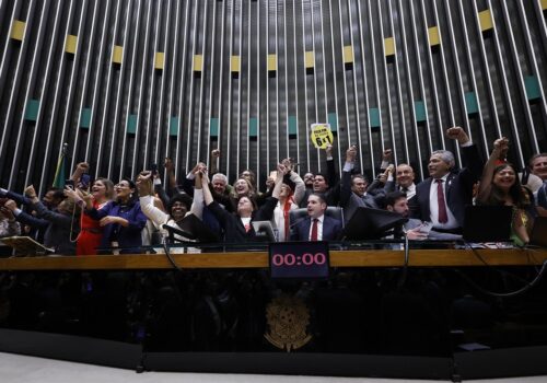 Fim da escala 6x1: proposta chega ao Senado sob pressão do governo por votação rápida