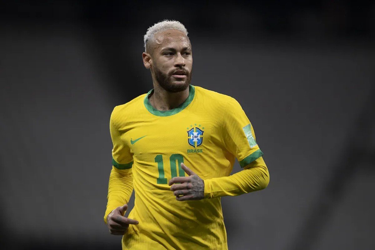 Neymar não participa de primeiro treino da Seleção Brasileira para a Copa; atacante passará por exames