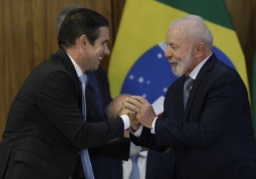 Após reunião com Lula, Motta anuncia acordo para reduzir jornada de trabalho de 44 para 40 horas