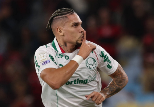 Palmeiras faz 3 a 0 no Flamengo e abre 7 pontos na liderança do Brasileirão