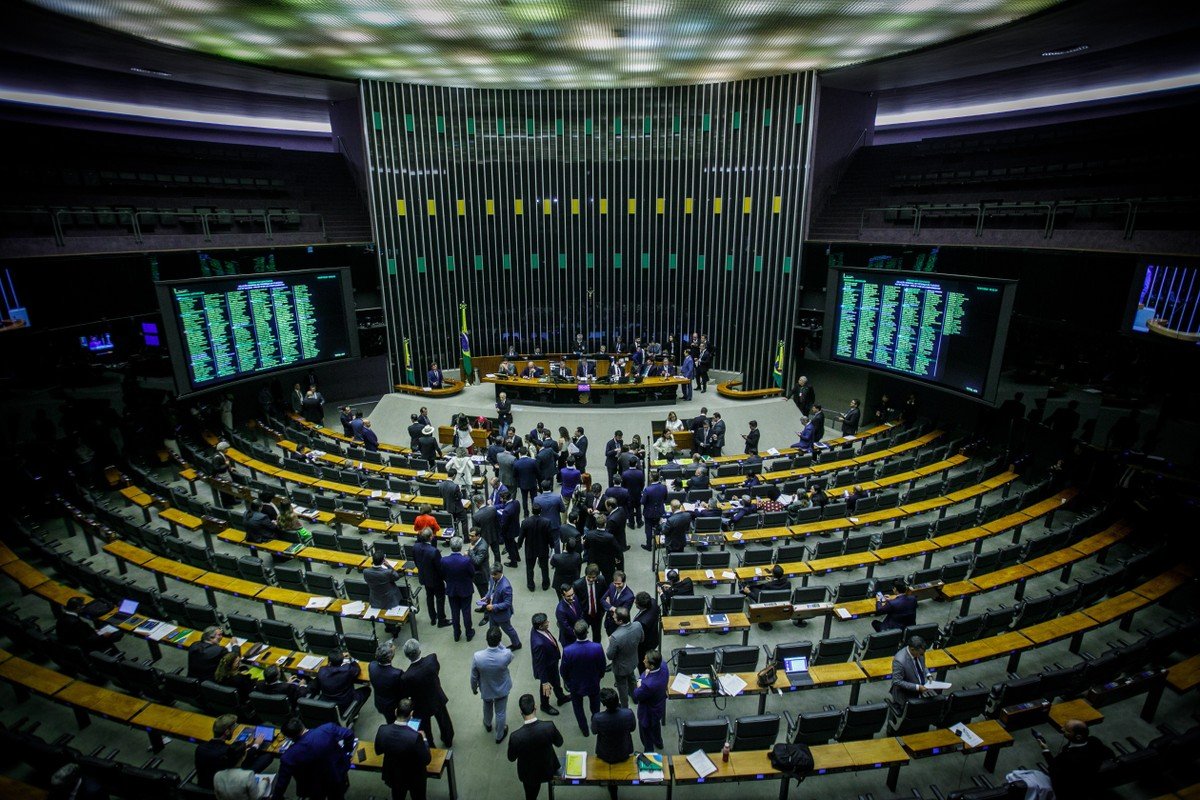 Câmara vai acelerar nesta semana a tramitação da PEC que acaba com escala de trabalho 6x1