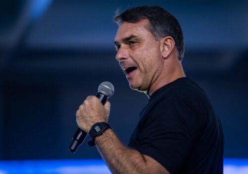 Flávio Bolsonaro afirma que 'ninguém imaginava' histórico de Vorcaro e reforça motivação para campanha