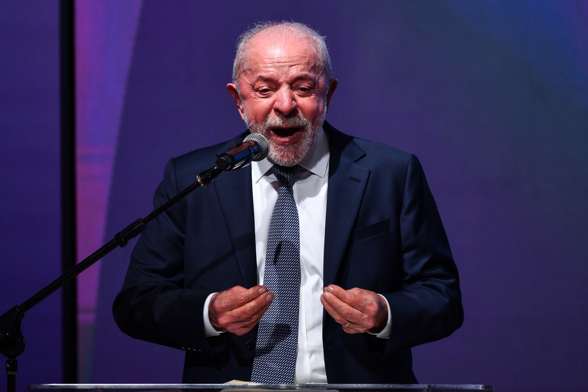 Lula diz que Flávio trai a pátria ao pedir intervenção dos EUA
