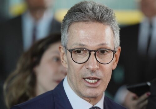 'Não houve nenhuma ruptura', diz Zema após críticas a Flávio Bolsonaro