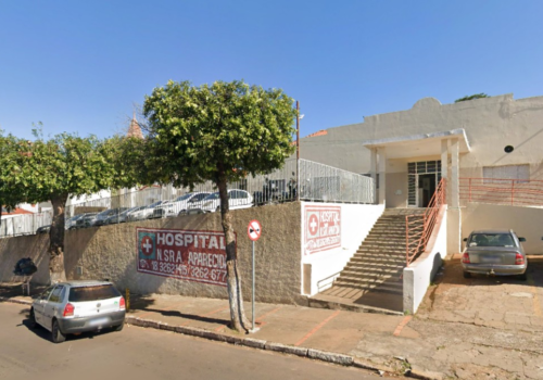 Após ser dado como morto em hospital, idoso de 88 anos é encontrado vivo em funerária e está na UTI
