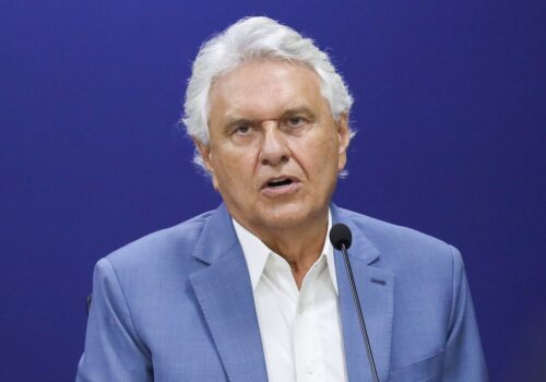 Caiado diz que Flávio Bolsonaro precisa 'prestar contas à população' sobre suposta relação com Vorcaro