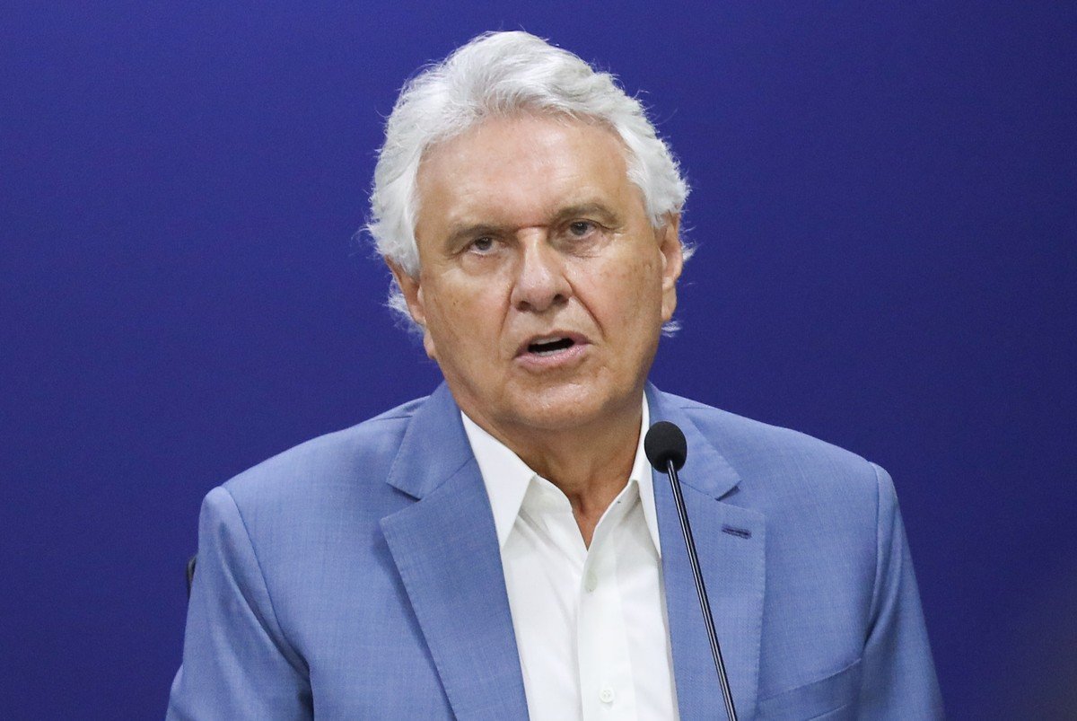 Caiado diz que Flávio Bolsonaro precisa 'prestar contas à população' sobre suposta relação com Vorcaro