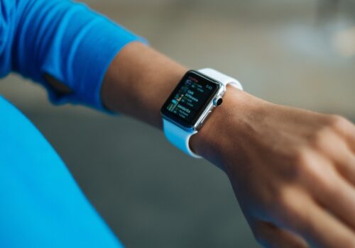 Smartwatch ou anel inteligente: qual vale mais a pena?