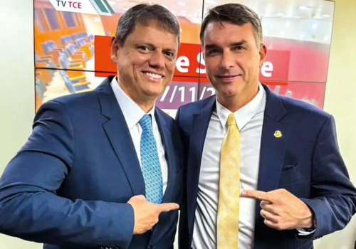Tarcísio comenta visita de Flávio a Vorcaro: 'tem muitas questões que ele mesmo precisa explicar'