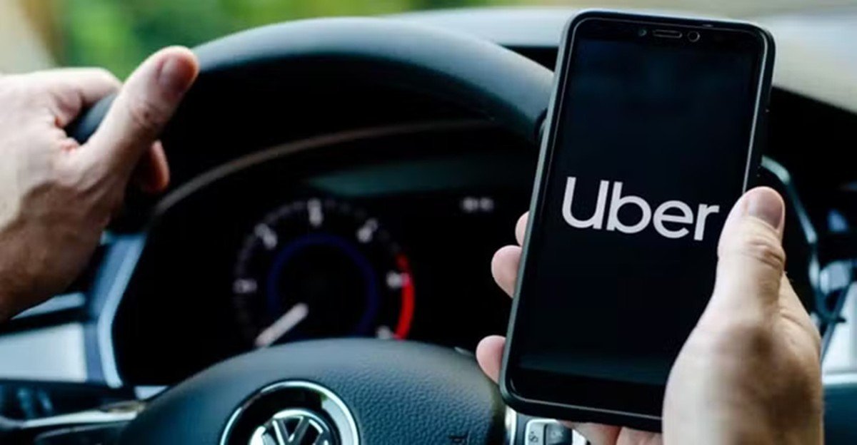 Motoristas da Uber relatam problemas na conta utilizada para movimentar dinheiro das corridas