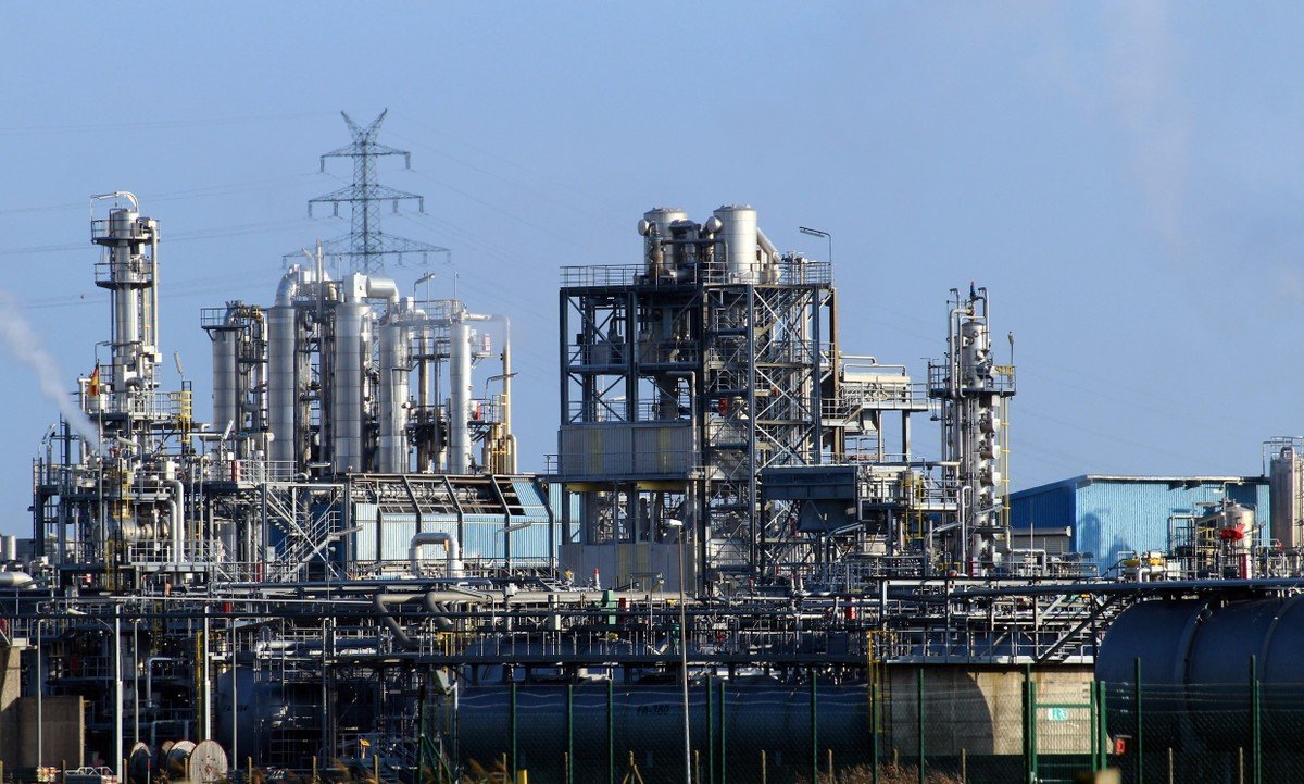 EUA investigam apostas sobre o petróleo iraniano em meio a guerra com lucros de US$ 2,6 bi, diz TV