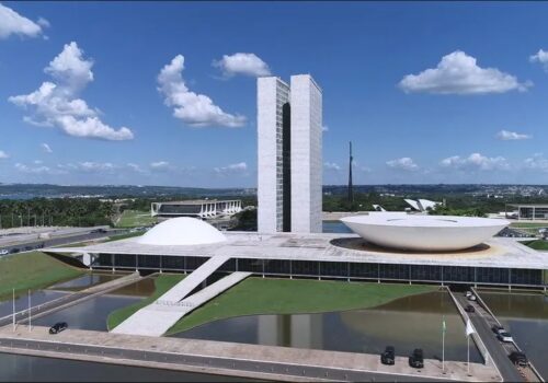 Após aprovação na Câmara, Senado acelera debate sobre exploração de terras raras