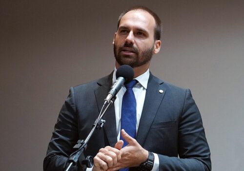 PGR pede condenação de Eduardo Bolsonaro por coação de autoridades que julgaram trama golpista