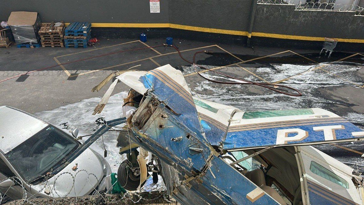 VÍDEO: avião atingiu área comum de prédio e nenhum morador se feriu