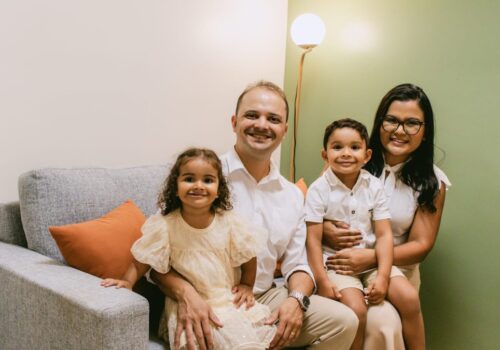 Mães relatam tripla jornada, mas inspiram filhos enquanto equilibram trabalho e família