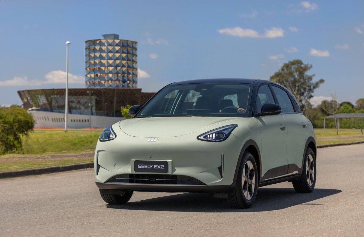 Hatch elétrico Geely EX2 será fabricado no Brasil ainda em 2026