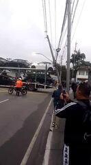 Acidente com carreta provoca nó no trânsito em Niterói. Vídeo: Reprodução