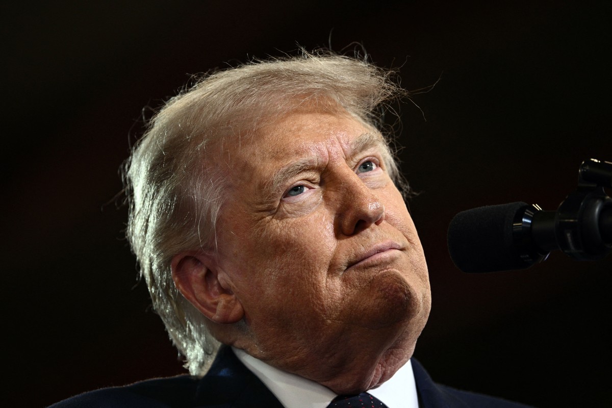 Taxa de aprovação de Trump segue próxima da mínima histórica