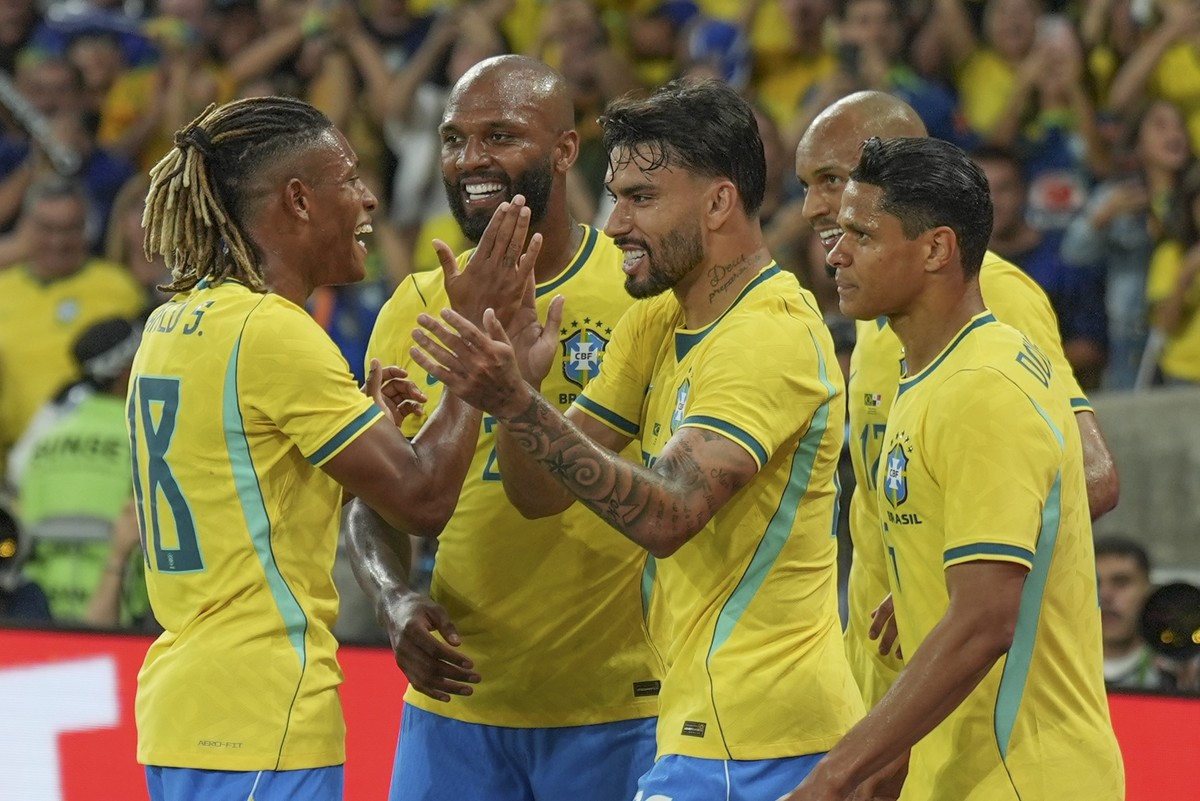 Onde assistir a Brasil x Marrocos pela Copa do Mundo e aos outros jogos deste sábado (13)