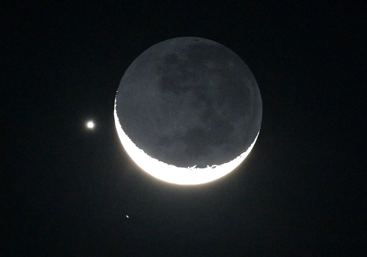 Lua e Vênus voltam a dividir o céu nesta quinta; conjunção encantou observadores em todo o país