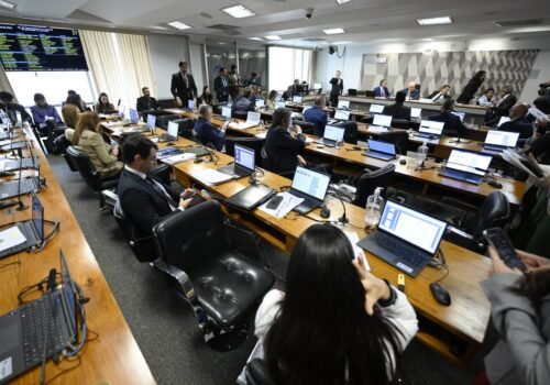 CCJ suspende discussão da PEC que reduz maioridade penal; debate será retomado nesta quarta (10)
