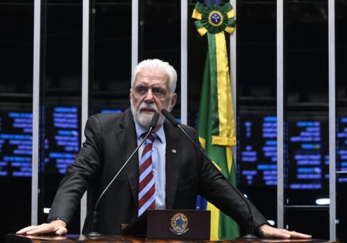 Após reunião com Lula, Jaques Wagner anuncia saída da liderança do governo no Senado