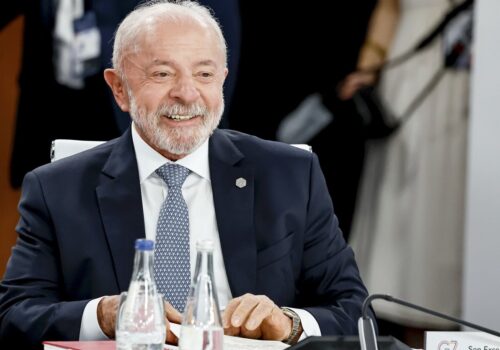 Lula diz que 'nunca foi esquerdista' em conversa no G7