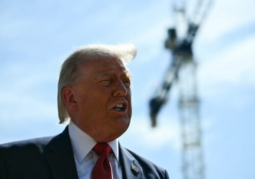 Após ataque a helicóptero, Trump ameaça destruir toda a infraestrutura do Irã