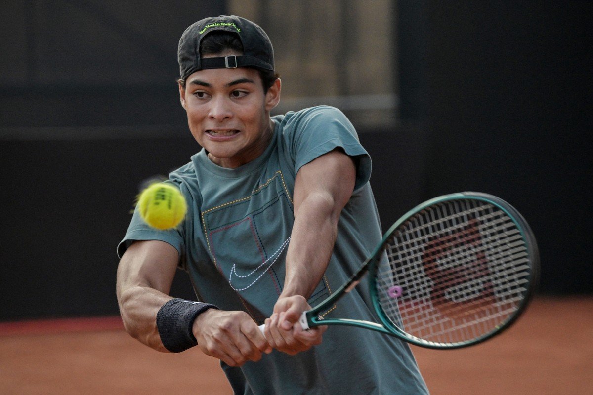 Guto Miguel é campeão de Roland Garros juvenil e se confirma como número 1 do mundo