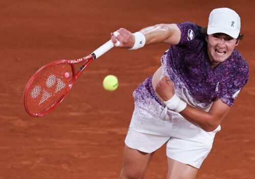 Após campanha histórica, João Fonseca perde para Jakub Mensik e se despede de Roland Garros