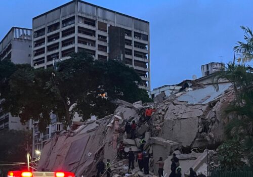 Países se mobilizam para envio de ajuda humanitéria à Venezuela
