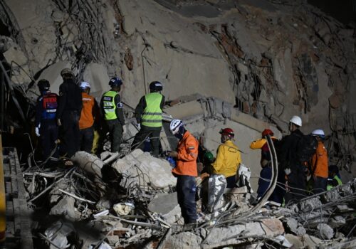 Número de mortos após terremotos na Venezuela se aproxima de 600, informa presidente