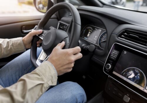 Adolescentes ao volante podem elevar número de vítimas no trânsito, alerta coordenador do SOS Estradas