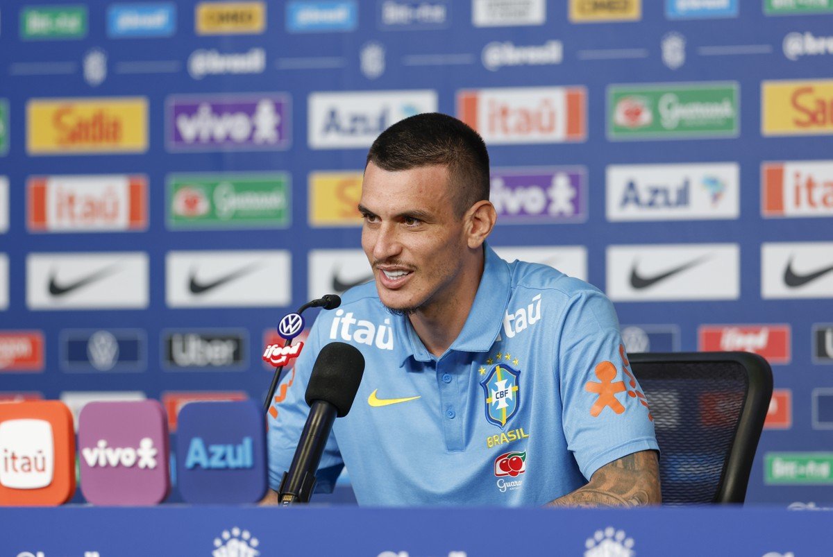 Ibañez evita confirmar se será titular na estreia do Brasil na Copa do Mundo: 'dá ruim para mim depois'