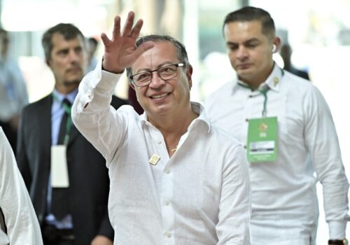 Colombianos vão às urnas para eleger sucessor de Gustavo Petro em meio à polarização