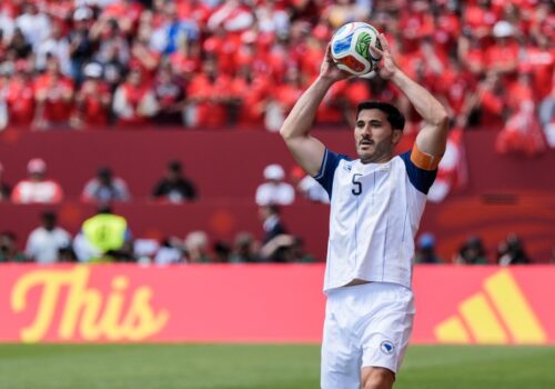 Entenda a nova regra dos 5 segundos no lateral aplicada pela 1ª vez na Copa do Mundo