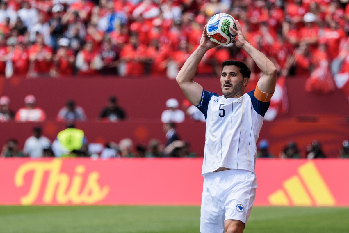 Entenda a nova regra dos 5 segundos no lateral aplicada pela 1ª vez na Copa do Mundo